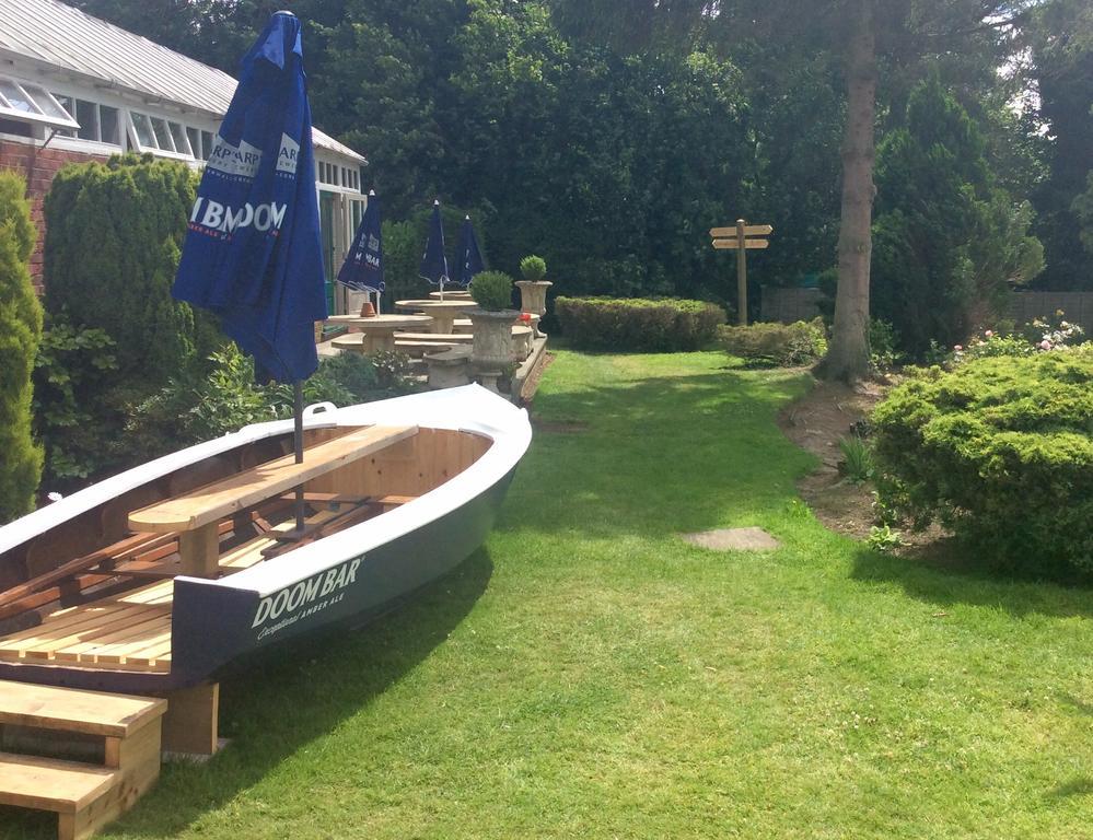 Strawberry Bank Hotel, Nec Meriden  Buitenkant foto