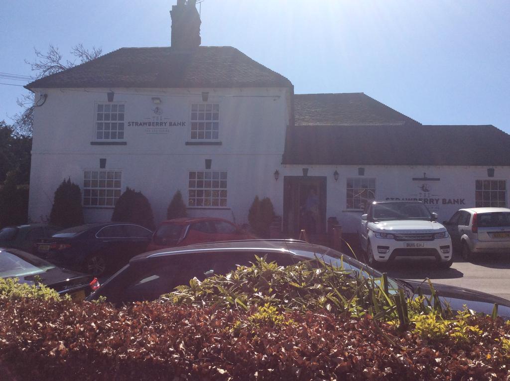 Strawberry Bank Hotel, Nec Meriden  Buitenkant foto
